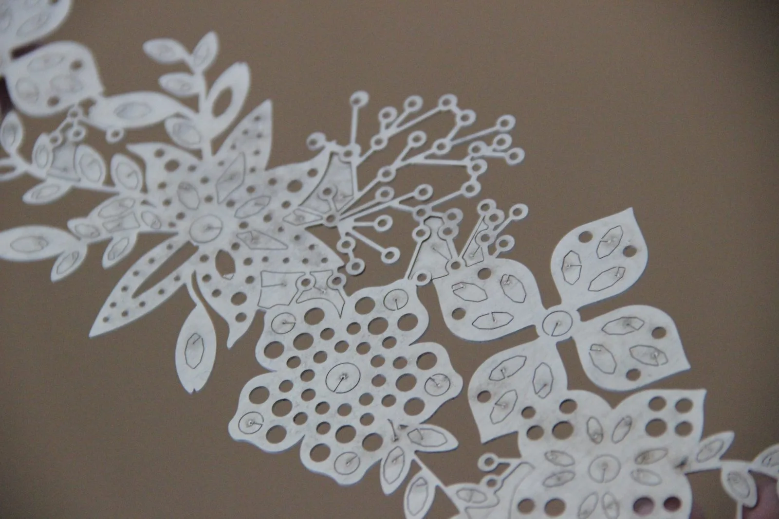 Filigran lasergeschnittenes Metall-Ornament